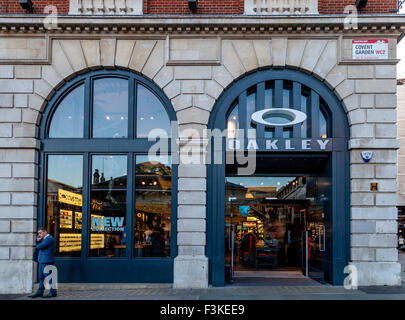 La Oakley Store, Covent Garden di Londra, Regno Unito Foto Stock