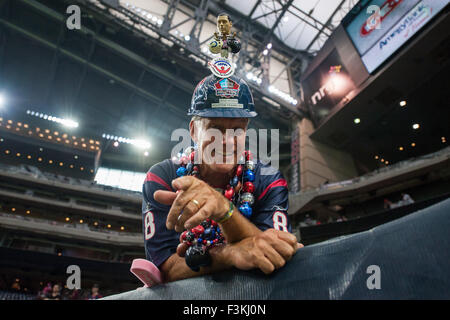 Houston, Texas, Stati Uniti d'America. 8 Ott, 2015. A Houston Texans ventilatore prima di un gioco di NFL tra Houston Texans e Indianapolis Colts a NRG Stadium di Houston, TX il 8 ottobre 2015. I Colts 27-20. Credito: Trask Smith/ZUMA filo/Alamy Live News Foto Stock