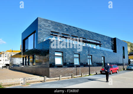 Hastings, East Sussex, Inghilterra, Regno Unito. Galleria Jerwood (aperto nel Marzo 2012) di alloggiamento del Jerwood collezione di opere del XX e XXI secolo Foto Stock