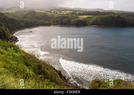 Paesaggio tra Kahakuloa Honokohau y. Maui. Hawaii. Testa di Kahakuloa e minore Pu'u Kahlui-anapa come visto da ovest ma Foto Stock