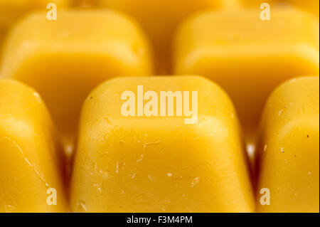 Macro closeup organici naturali cubetti di cera d'api Foto Stock