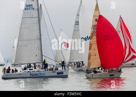 Yacht Racing, lato terra intrattenimenti, bande, Yacht Club scene, 2015, Cowes Week, Isle of Wight, England, Regno Unito Foto Stock