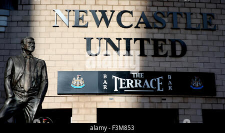 Newcastle, Regno Unito. Il 9 ottobre, 2015. Bobby Robson statua Nuova Zelanda V Tonga Nuova Zelanda V Tonga, Coppa del Mondo di Rugby 2015 St James Park, Newcastle Upon Tyne, Inghilterra 09 ottobre 2015 Coppa del Mondo di Rugby 2015 St James Park, Newcastle Upon Tyne © Allstar Picture Library/Alamy Live News Foto Stock