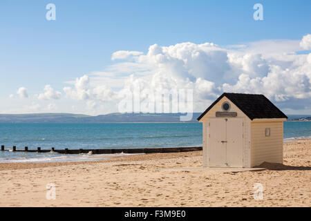 Il matrimonio capanna sulla spiaggia di Bournemouth nel mese di ottobre Foto Stock