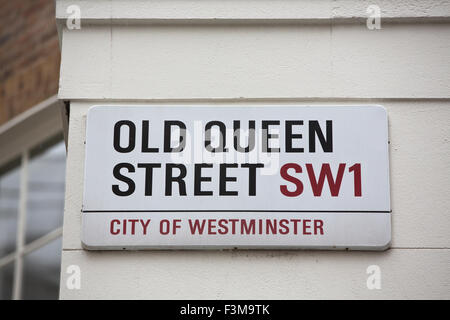 Il lusso di otto piani case cittadine Georgiane sulla vecchia strada Regina, affacciato su St James Park, Westminster, Londra, Regno Unito Foto Stock