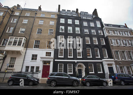 Il lusso di otto piani case cittadine Georgiane sulla vecchia strada Regina, affacciato su St James Park, Westminster, Londra, Regno Unito Foto Stock