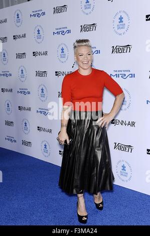 Santa Monica, California, Stati Uniti d'America. 08 ott 2015. Rosa a arrivi per autismo parla a Los Angeles celebrity chef Gala, Barker Hangar, Santa Monica, CA Ottobre 8, 2015. Credito: Everett Collection Inc/Alamy Live News Foto Stock