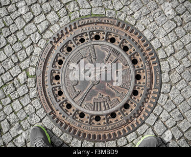 Coperchio del canale a Berlino. Foto Stock