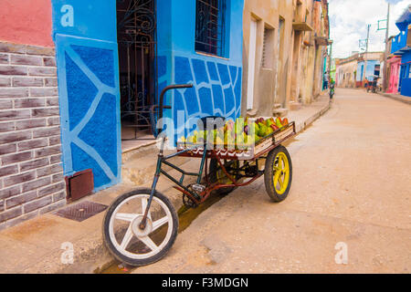 CAMAGUEY, CUBA - 4 Settembre 2015: bicitaxi è una variante di bicicletta utilizzata per il trasporto di turisti e di merci come un taxi. Foto Stock