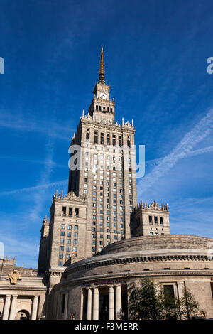 Palazzo della Cultura e della scienza (Pałac Kultury i Nauki) a Varsavia, Polonia Foto Stock