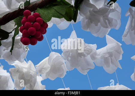 Figurine di carta dettagli al festival dei fiori di Campo Maior, Portogallo Foto Stock