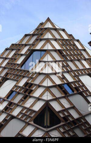 Il Diamante edificio; un insegnamento di ingegneria struttura dell'Università di Sheffield - esterno - Autunno 2015 Foto Stock