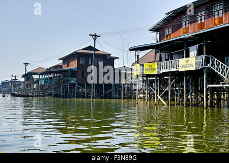 Nampan (Nam Pan) villaggio. Tutto il borgo è situato su palafitte sopra l'acqua. Foto Stock