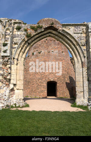 St Benet's Abbey, archi in pietra nel Norfolk Broads, Norfolk, Inghilterra, Regno Unito, Europa. Situato sul fiume Bure Norfolk Foto Stock