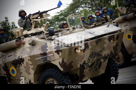 Guayaquil, Ecuador. 9 Ott, 2015. Ecuador i soldati di assistere ad una parata militare per commemorare il 195° anniversario dell'indipendenza di Guayaquil, di Guayaquil, Ecuador, ad Ottobre 9, 2015. Credito: Santiago Armas/Xinhua/Alamy Live News Foto Stock