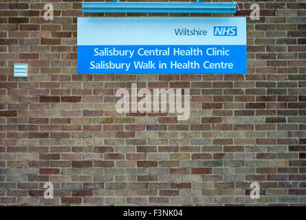 NHS a piedi in centro, Central Health Clinic, approccio Avon, Salisbury SP1 3SL Foto Stock