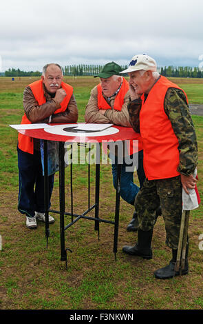 L'elicottero aperto campionato sport della Repubblica di Bielorussia 'Gorovets cup' - 2015. I giudici di concorsi. Foto Stock