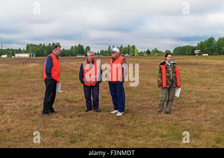 L'elicottero aperto campionato sport della Repubblica di Bielorussia 'Gorovets cup' - 2015. I giudici di concorsi. Foto Stock