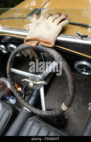 Vintage auto sportive con driver guanto Foto Stock