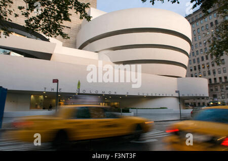 Solomon R Guggenheim Museum. 1071 Fifth Avenue e la 89° Street. Tel 212-423-3500. (Sun-Wed 10am-5: 45pm / Ven 10am-5: 45pm / Sa Foto Stock