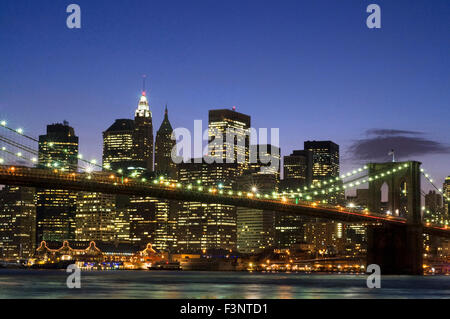 Il Ponte di Brooklyn è uno dei più antichi ponti di sospensione negli Stati Uniti. 1.825il mio ha una lunghezza di collegamento del New Yor Foto Stock