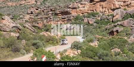 VANRHYNSDORP, SUD AFRICA - 20 agosto 2015: vista del Gifberg (veleno montagna) Passare a sud di Vanrhynsdorp Foto Stock