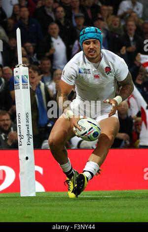 Etihad Stadium, Manchester, Regno Unito. 10 ottobre, 2015. Coppa del Mondo di rugby. Tra Inghilterra e Uruguay. Jack punteggi Nowell a provare in un angolo per l'Inghilterra. Credito: Azione Sport Plus/Alamy Live News Foto Stock