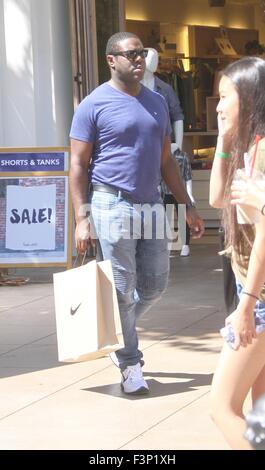 "Veep' co-star Sam Richardson va shopping presso il boschetto di Hollywood con: Sam Richardson dove: Los Angeles, California, Stati Uniti quando: 09 Ago 2015 Foto Stock