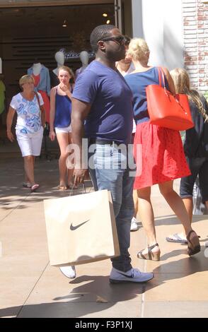 "Veep' co-star Sam Richardson va shopping presso il boschetto di Hollywood con: Sam Richardson dove: Los Angeles, California, Stati Uniti quando: 09 Ago 2015 Foto Stock