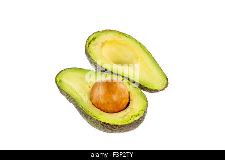 Due metà di avocado. Isolato su sfondo bianco. Foto Stock