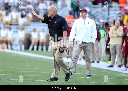 Ottobre 10, 2015; Chestnut Hill, MA, USA; il Boston College Eagles capo allenatore Steve Addazio reagisce durante il NCAA Football gioco tra il Boston College Eagles e Wake Forest Demon diaconi a Alumni Stadium. Wake Forest ha sconfitto il Boston College 3-0. Anthony Nesmith/Cal Sport Media Foto Stock