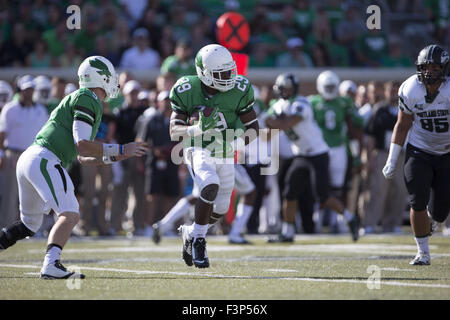 Denton, Texas, Stati Uniti d'America. 10 ottobre, 2015. Ottobre 10, 2015: Nord Texas verde medio running back Willy Ivery (29) durante il NCAA Football gioco tra il Portland State Vikings e Nord Texas significa verde a Apogee Stadium di Denton, Texas. JP Waldron/ZumaPress © Jp Waldron/ZUMA filo/Alamy Live News Foto Stock