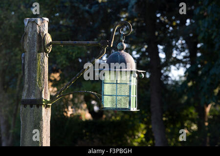 Stott Lanterna. Vecchia strada lampada Stanton village, Cotswolds, Gloucestershire, Inghilterra Foto Stock