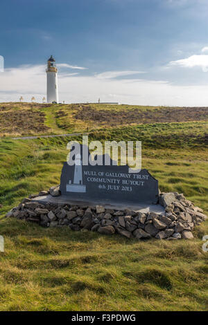 Una lapide commemorativa che mostra il 2013 comunità buyout del Mull of Galloway Lighthouse (e terreni circostanti) in Dumfries e Foto Stock