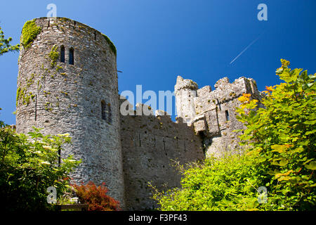 Le rovine del XII secolo Manorbier Castle, Pembrokeshire, Wales, Regno Unito Foto Stock