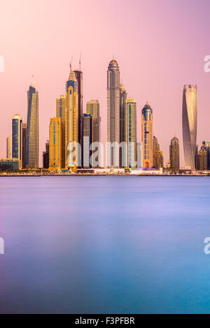 Grattacieli di Dubai Marina. Emirati arabi uniti Foto Stock