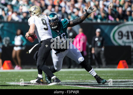 Philadelphia, Pennsylvania, USA. Undicesimo oct, 2015. Philadelphia Eagles naso affrontare Bennie Logan (96) va dopo New Orleans Saints quarterback Drew Brees (9) durante il gioco di NFL tra New Orleans Saints e Philadelphia Eagles al Lincoln Financial Field di Philadelphia, Pennsylvania. Christopher Szagola/CSM/Alamy Live News Foto Stock