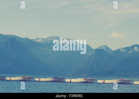 Barche sul lago Traunsee, gmunden, Salzkammergut, Austria Foto Stock