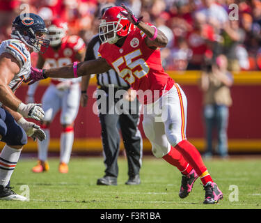 Kansas City, Missouri, Stati Uniti d'America. Undicesimo oct, 2015. Kansas City Chiefs LB #55 Dee Ford in azione durante i regolari NFL partita di calcio tra i Kansas City Chiefs e Chicago Bears di Arrowhead Stadium di Kansas City, Missouri.Ke Lu/CSM Credito: Cal Sport Media/Alamy Live News Foto Stock