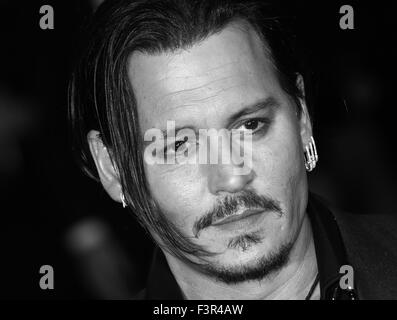 Londra, Regno Unito. Undicesimo oct, 2015. Johnny Depp al BFI London Film Festival - Messa nera - Virgin Atlantic Gala a l'Odeon Leicester Square, 11 ottobre 2015 a Londra, Inghilterra Photo by © KEITH MAYHEW/Alamy Live News Foto Stock