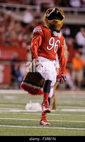 Berkeley USA CA. 10 ottobre, 2015. Utah mascotte durante il NCAA Football gioco tra Utah Utes e la California Golden Bears 30-24 vincere a Rice-Eccles Stadium di Salt Lake City, Utah. Thurman James/CSM/Alamy Live News Foto Stock