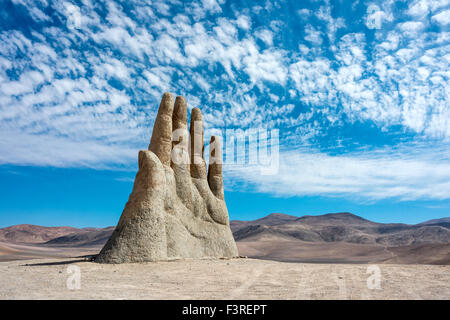 Scultura a mano, il simbolo del deserto di Atacama nel Cile Foto Stock