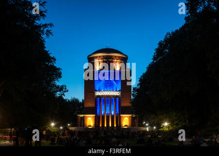 Il Planetario illuminato, Amburgo, Germania Foto Stock