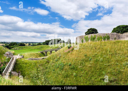 Le rovine del castello Il castello di acri, un medievale motte-e-bailey castello, Castle Acre, Norfolk, Inghilterra, Regno Unito Foto Stock