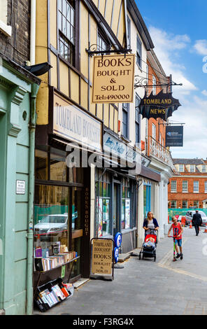 Negozi di Tombland nella città vecchia, Norwich, Norfolk, Inghilterra, Regno Unito Foto Stock