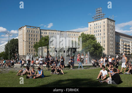 Strausberger Platz, Friedrichshain di Berlino, Germania Foto Stock