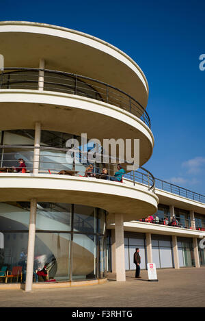 Balconi curvi a Sunshine, De La Warr Pavilion, Bexhill, Sussex Foto Stock