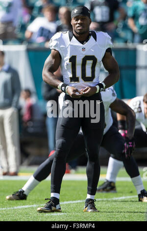 Philadelphia, Pennsylvania, USA. Undicesimo oct, 2015. New Orleans Saints wide receiver Brandin cuochi (10) si affaccia sulla prima del gioco di NFL tra New Orleans Saints e Philadelphia Eagles al Lincoln Financial Field di Philadelphia, Pennsylvania. Philadelphia Eagles ha vinto 39-17. © Cal Sport Media/Alamy Live News Credito: Cal Sport Media/Alamy Live News Foto Stock