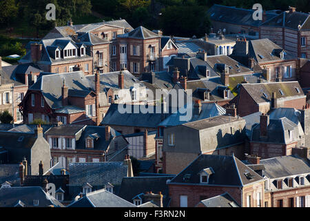 Vista di Etretat, Cote d'alabastro, Pays de caux, dipartimento Seine-Maritime, Superiore regione della Normandia, Francia Foto Stock