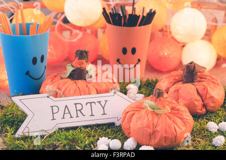 Halloween fatto a mano le zucche. Messa a fuoco selettiva Foto Stock